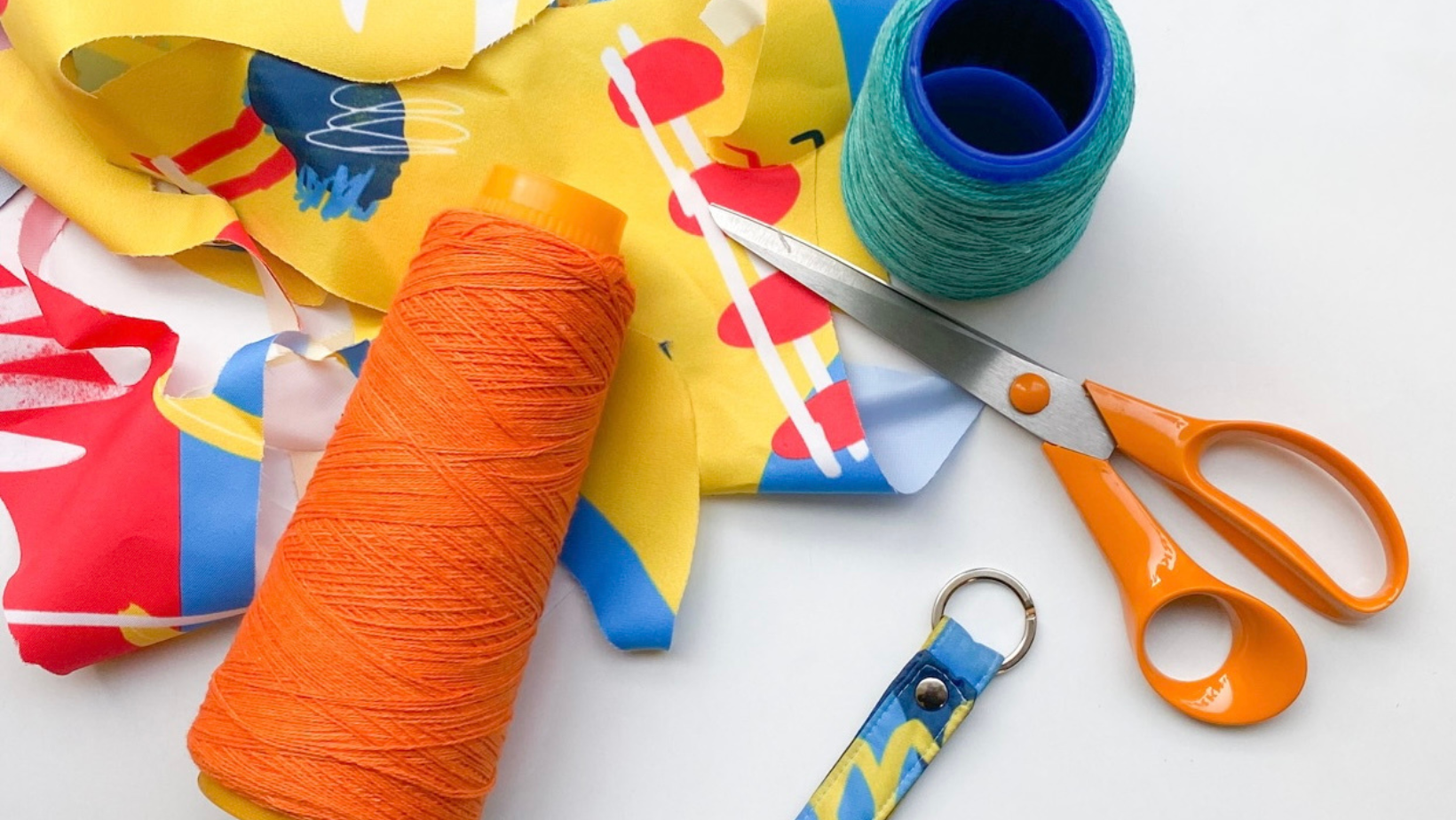 Stoff, Garn und Schere 